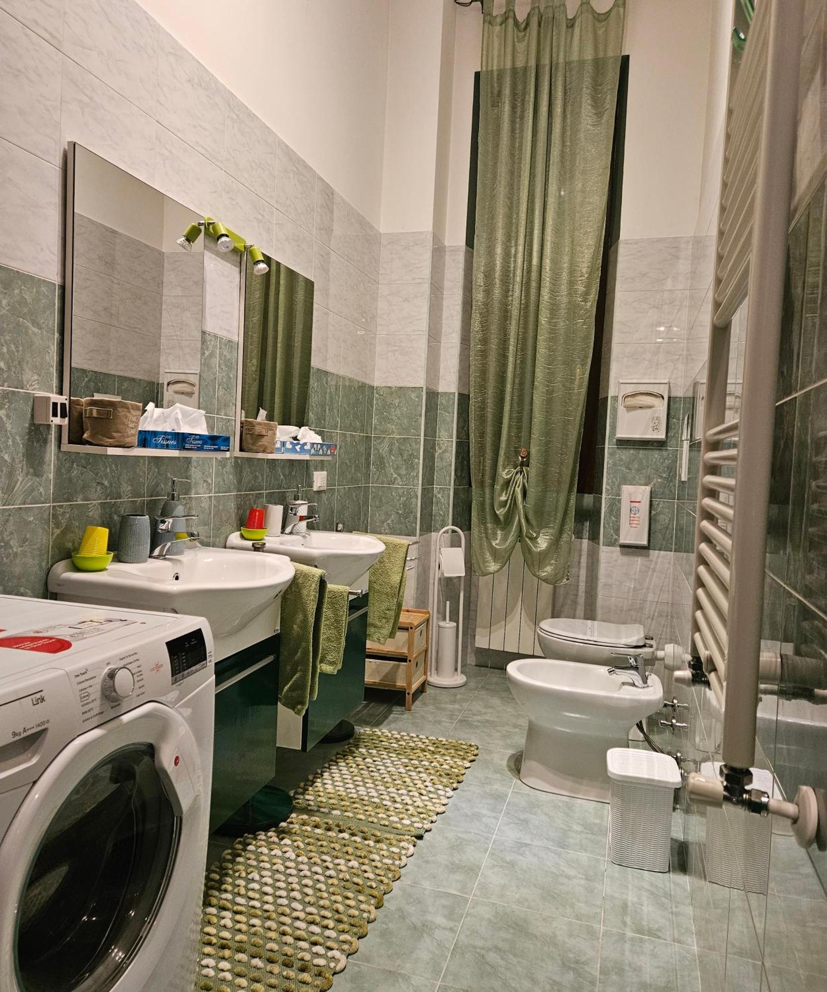 Camera Matrimoniale/Doppia con Letti Singoli con Bagno Privato Esterno